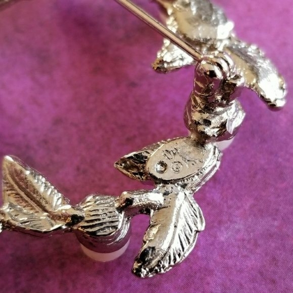 Relisted -Vintage leaf wreath brooch pin faux pearl silver tone - Picture 4 of 5